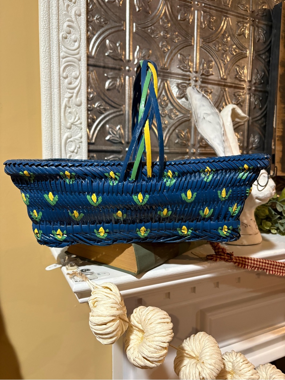 🧺 VINTAGE Hand Painted Basket